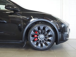 SUV Tesla Model Y 8 av 20