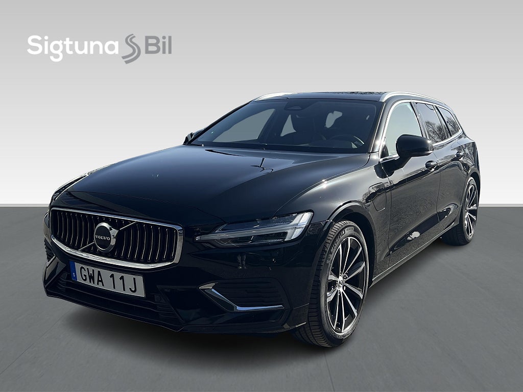 Volvo V60 Recharge T6 AWD Plus / Pano / Läder / Drag / Moms