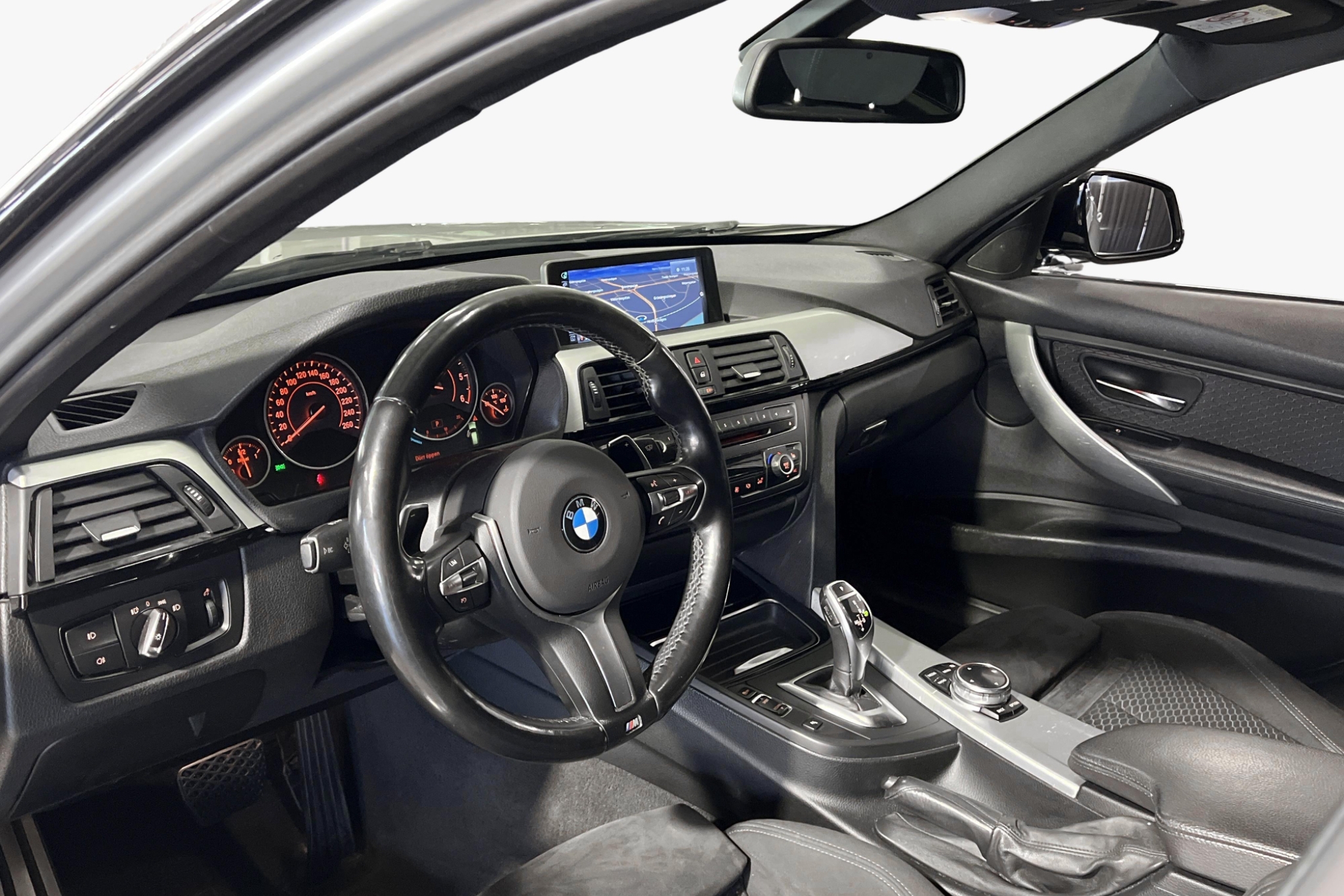 BMW 320 2015, bild 3/46