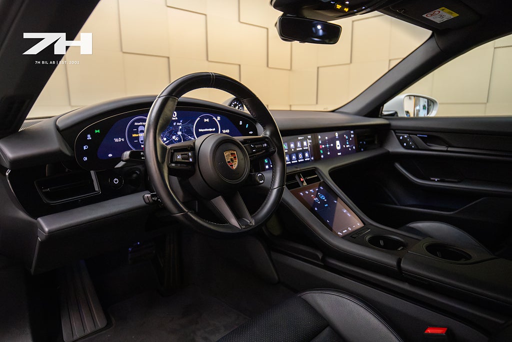 Porsche Taycan 4 Cross Turismo / P-Display / 18-väg / HuD /