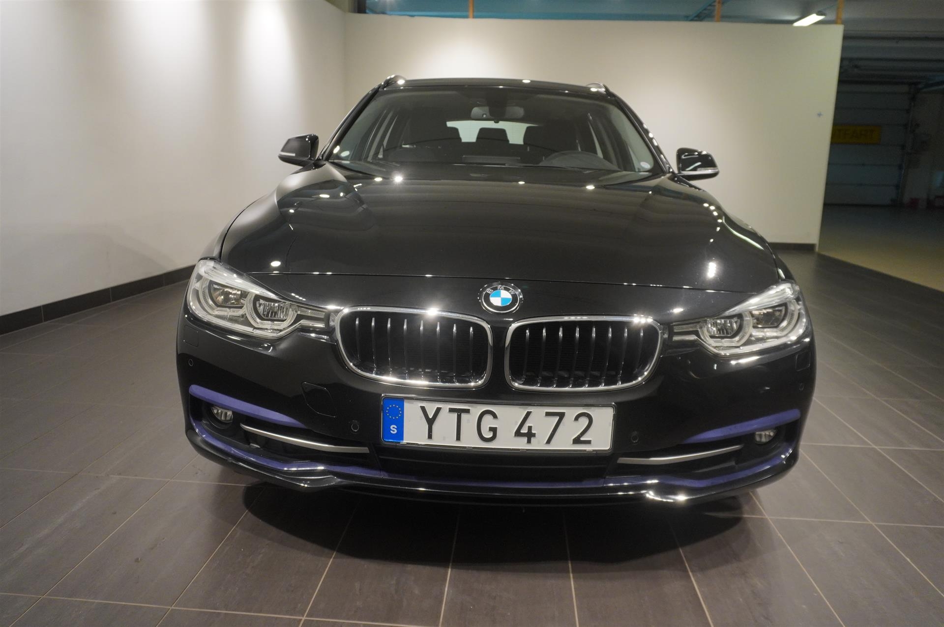 BMW 330 i xDrive Touring Sport Line 2017, kuva 3/45