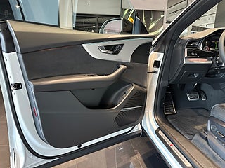 SUV Audi Q8 8 av 18