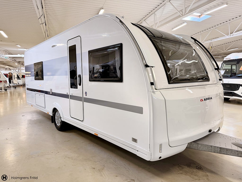Adria Adora 613 UT | Tvärbädd | Toa bak |