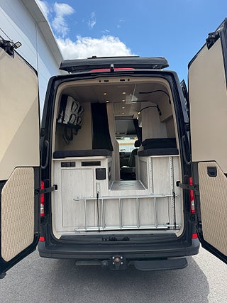 Husbil-halvintegrerad Volkswagen Crafter 177HK AUT (5 bältad) Pop-up tak & soffa/dubbelsäng bak 16 av 21