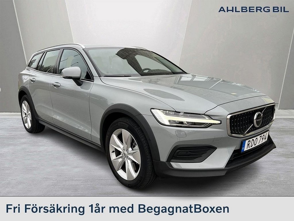 Volvo V60 Cross Country B4 AWD Diesel Core, Klimatpaket, Dragkrok Halvautomatisk, Parker