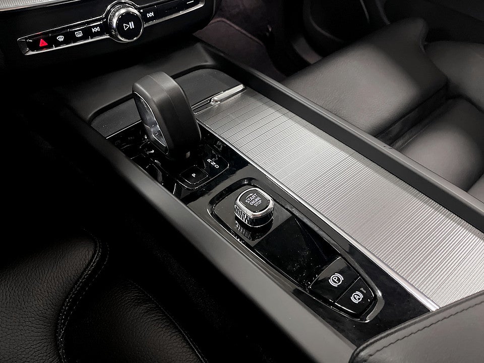 Bild på Volvo XC60 Recharge Plus Dark T6 350hk Aut 4WD-KAMERA,PANO,ELSTOL