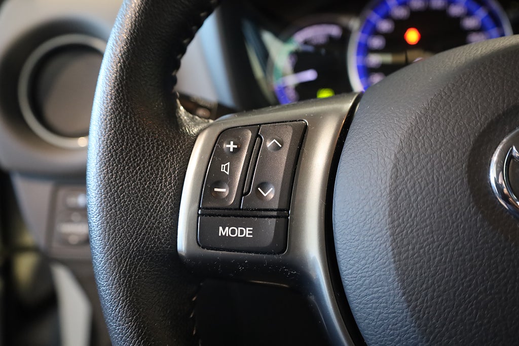Toyota Yaris Hybrid e-CVT Active Kamera Blåtand Nyservad 2017