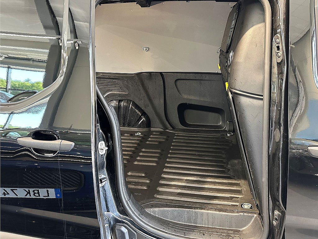 Bild på Peugeot Partner PRO BlueHDi 130hk Aut L1 - DEMO