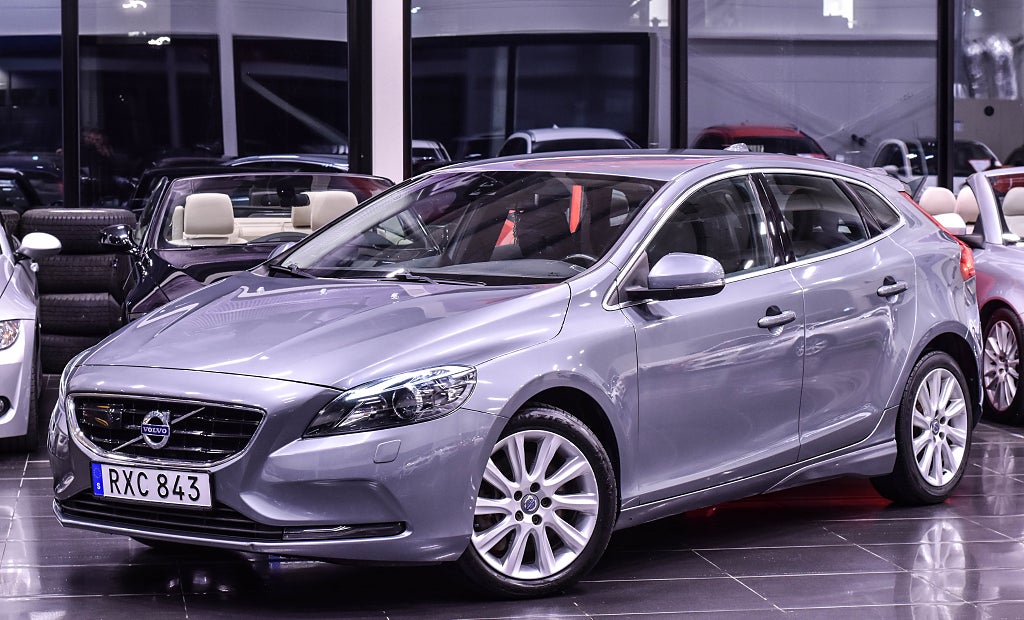 Volvo V40 D3 Geartronic Momentum|Voc|Blis|Drag|Navi|Ny-kamrem