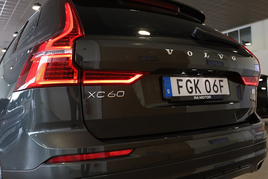 Volvo XC60 Recharge T6 AWD AUT R-Design Pano H&K Navi Kamera