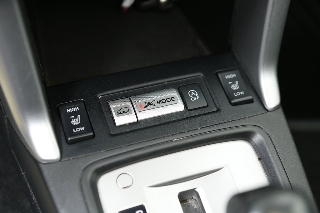Subaru Forester 2,0i XE AWD Aut Skinn Pano Drag Nybesikt 2014