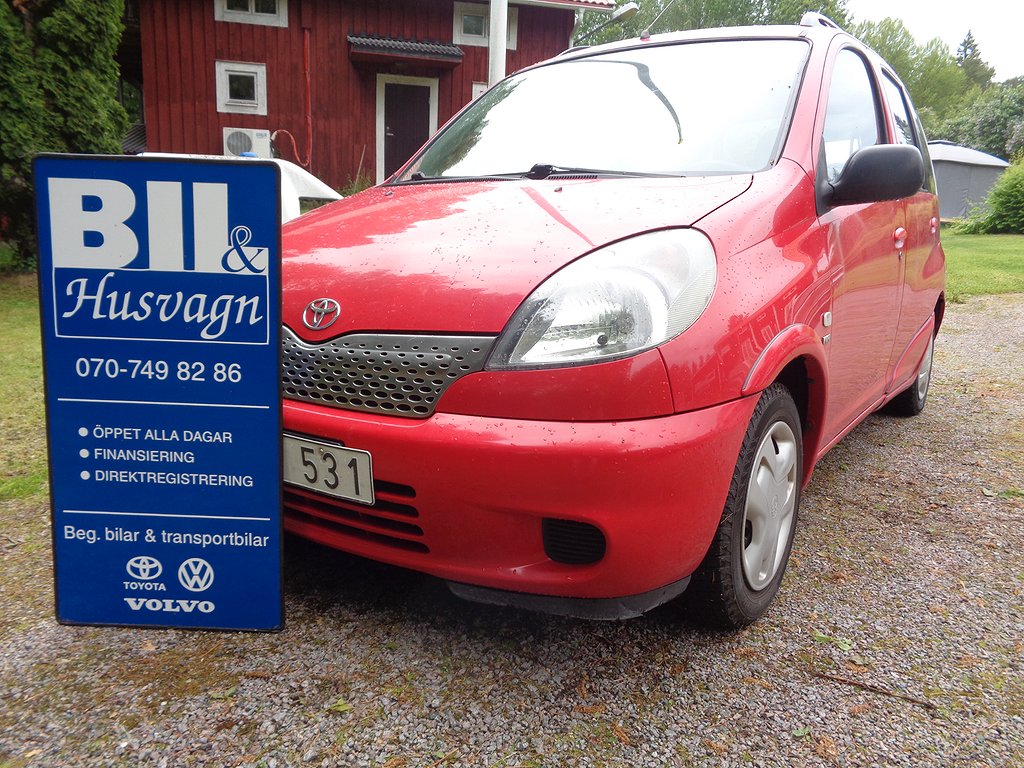 Toyota Yaris Verso AUTOMAT/PRAKTISK/BÄDDBAR/NYBES/NYSERVAD/FINANS