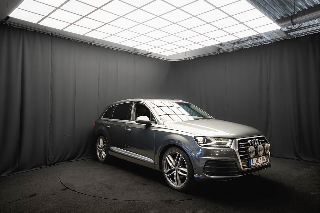Audi Q7 TDI V6 Q S-Line 7-sits LUFT DRAG 22'' BOSE D-VÄRM 272hk