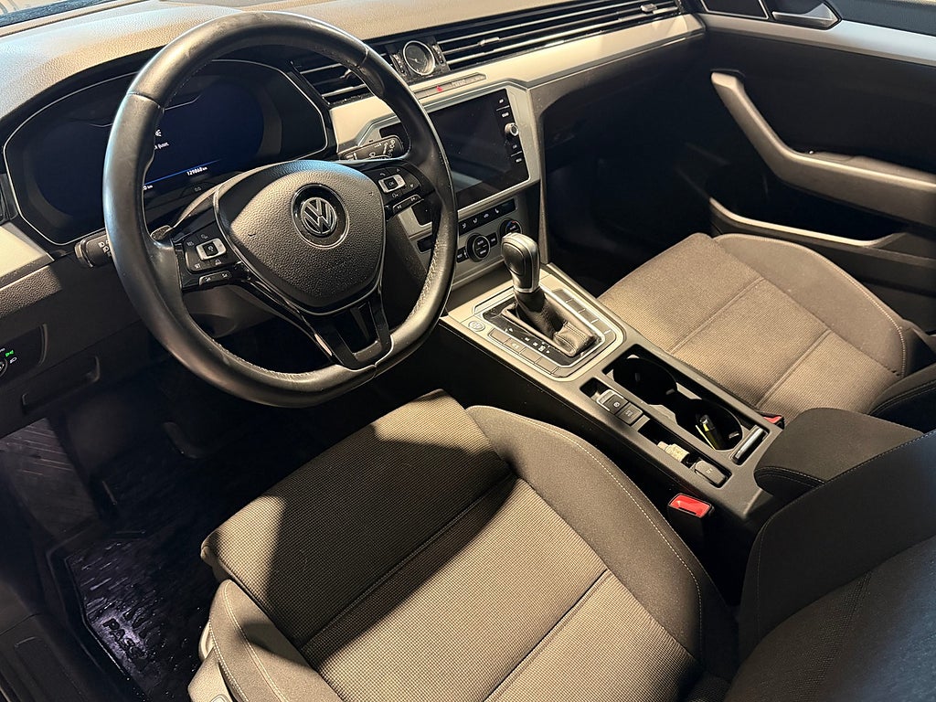 Volkswagen Passat SC 1.4 TSI DSG Automat Cockpit Dragkrok P-Sensorer 2018