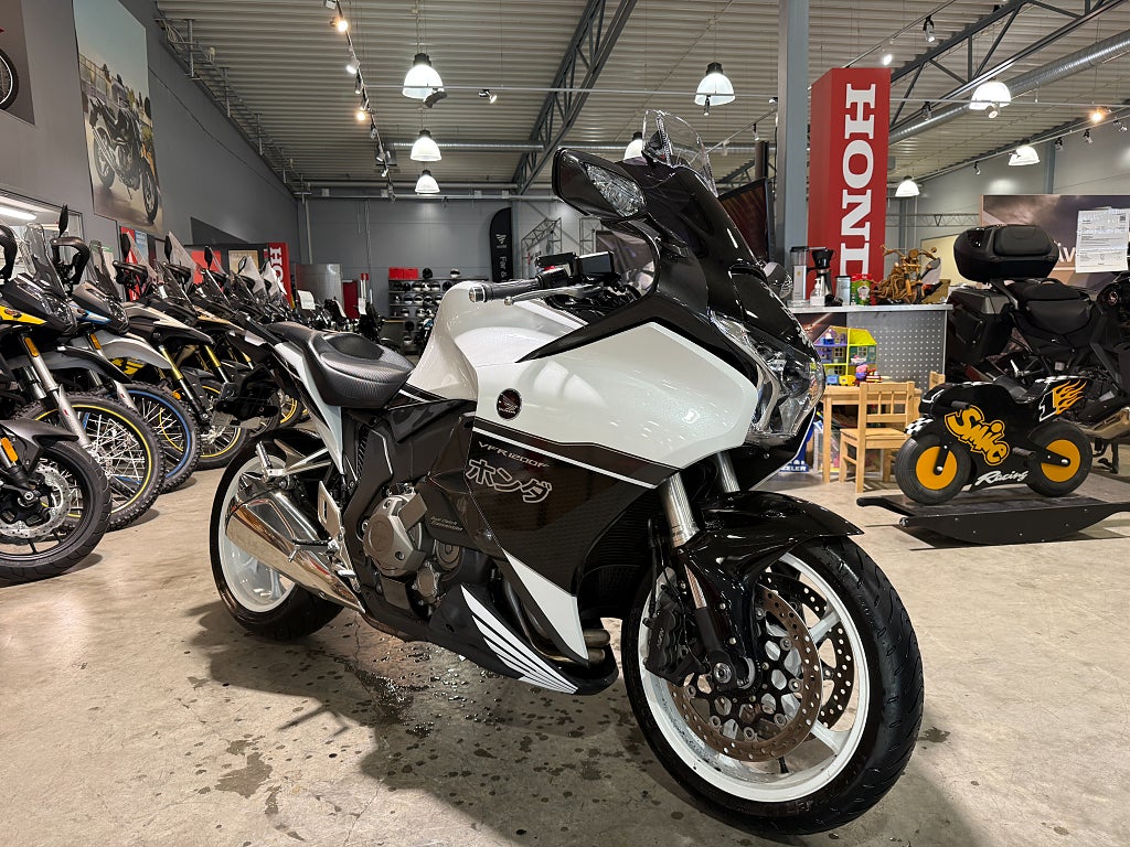 Honda VFR1200FD DCT #Endast 1970mil# 