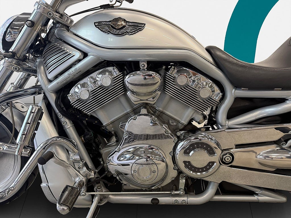 Harley-Davidson vrsca V-Rod 2-tone jubileum, LÅG MIL, NYSKICK