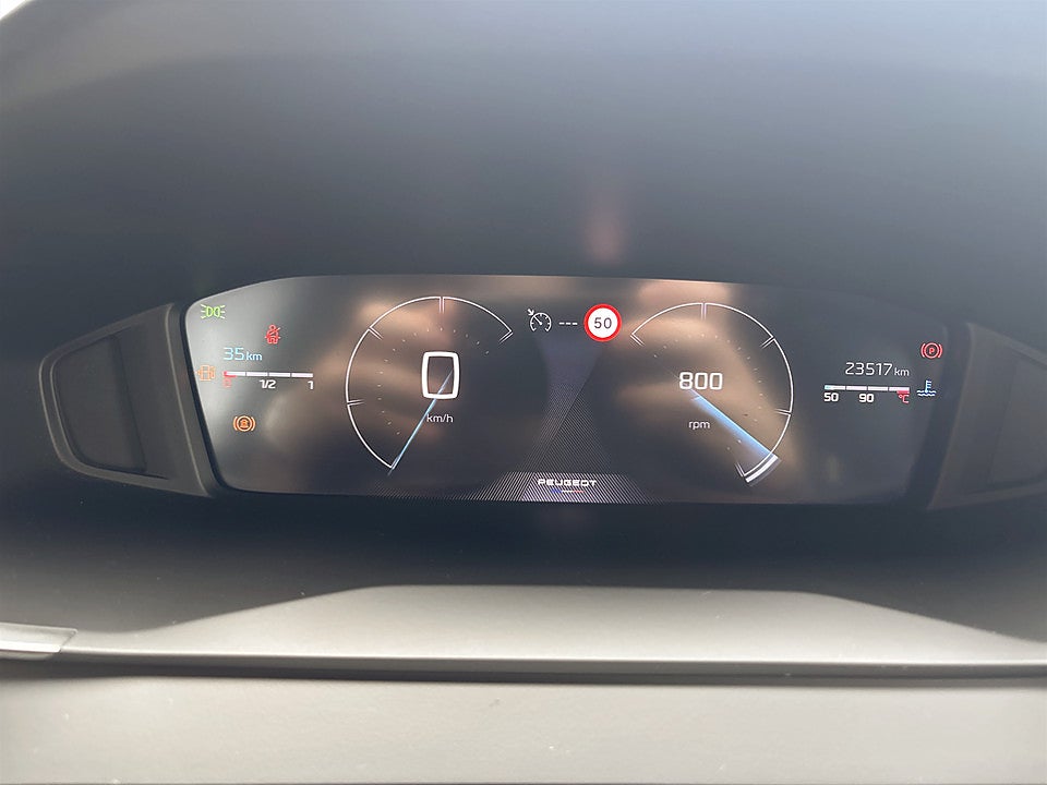 Bild på Peugeot 2008 Allure 1.2 PT 130hk CARPLAY P-SENSORER