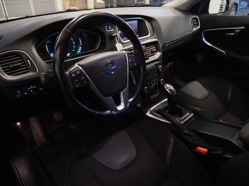 Volvo V40 D2 115hk Momentum Backkamera D-Värmare Kamrem bytt 2014