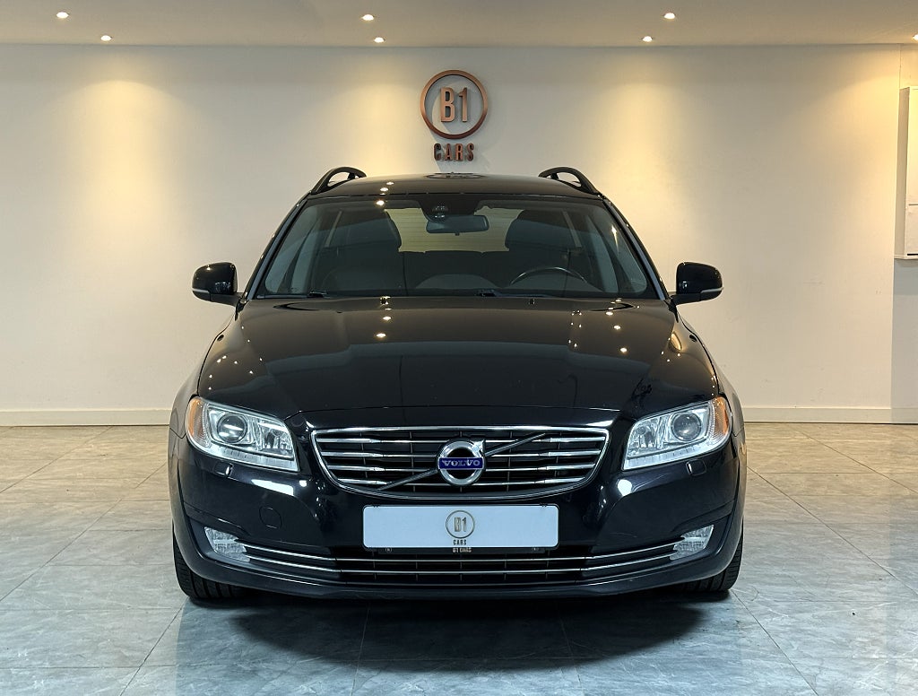 Volvo V70 D2 Geartronic MOMENTUM DRAGKROK FULLSERVAD RATTVÄRME