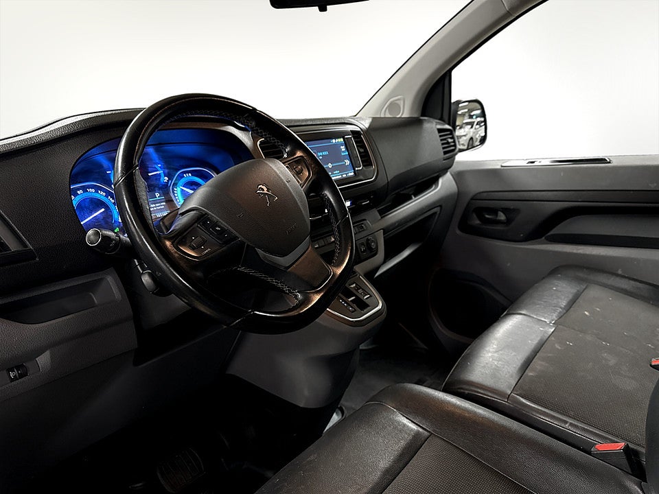 Bild på Peugeot e-Expert PRO+ 75kWh 136hk Aut L2 B-KAMERA CARPLAY