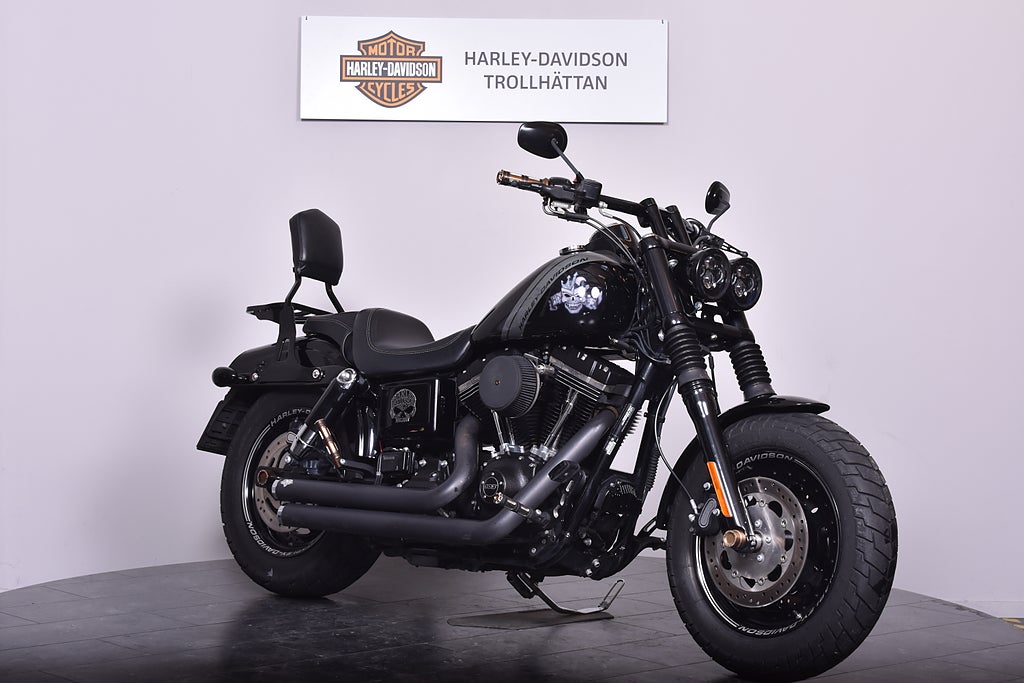 Harley-Davidson FAT BOB Motivlackad / V&H Longshot
