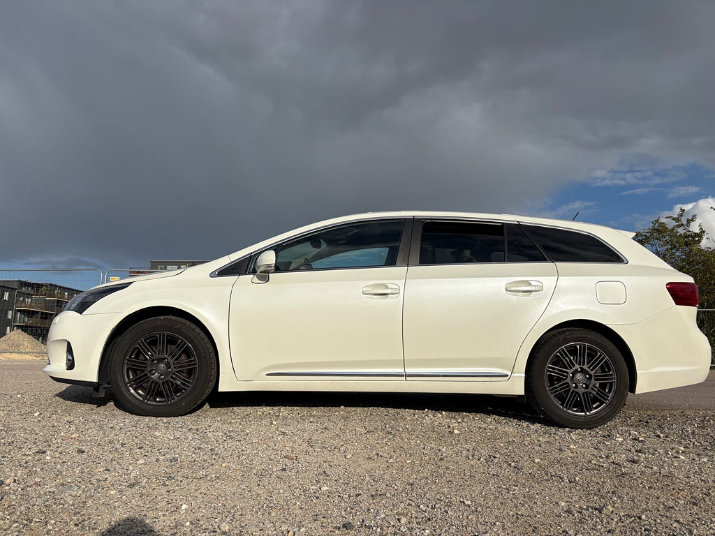 Toyota Avensis Kombi 2.0 Multidrive S Executive Euro 5 Navi 