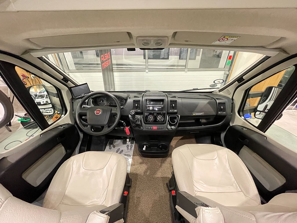 Pilote Essentiel P 740 GJ /ALDE/Solcell/B-körkort/Ugn/Långbäddar - Pilote