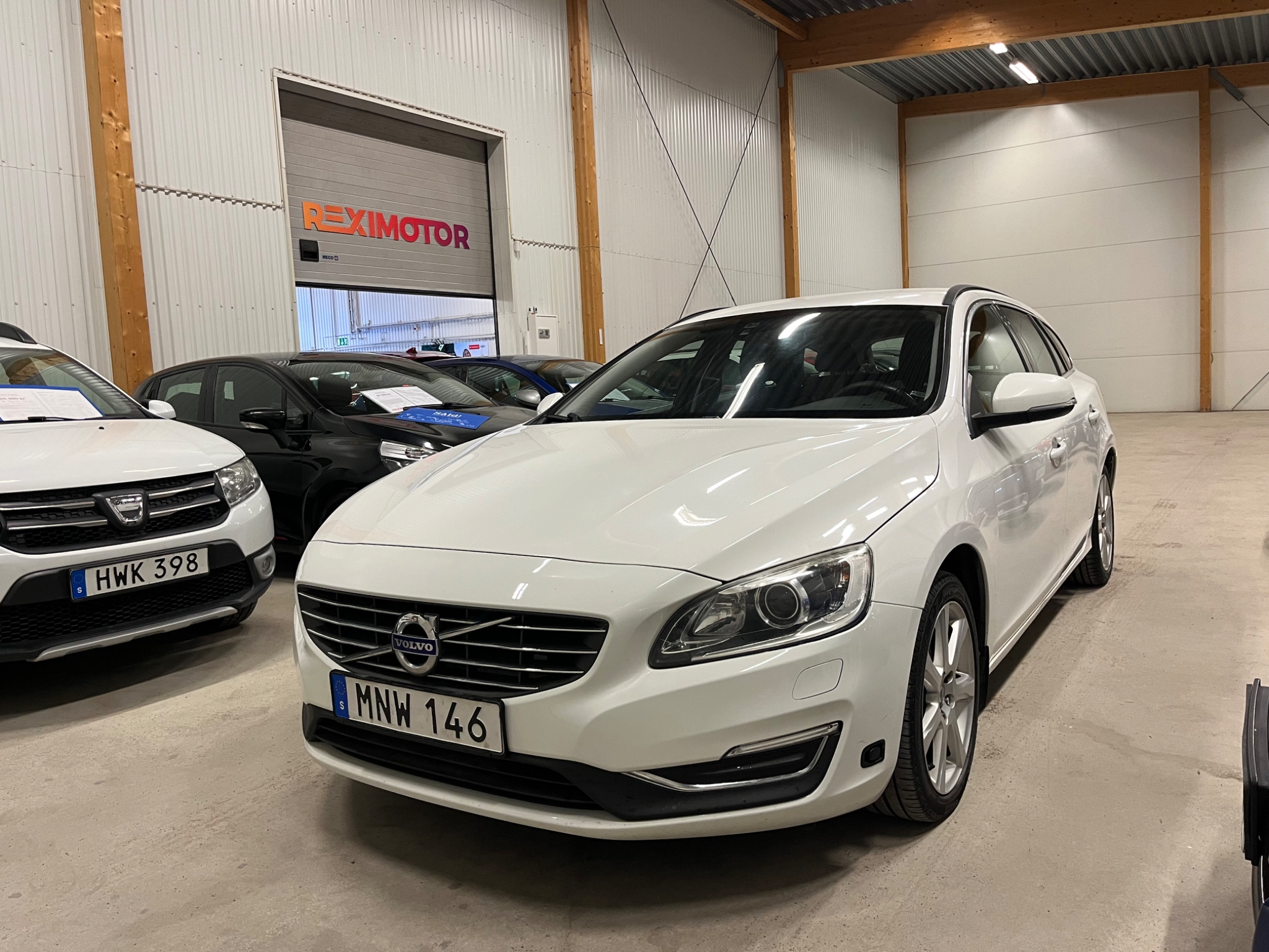 Volvo V60 2016, photo 7/45