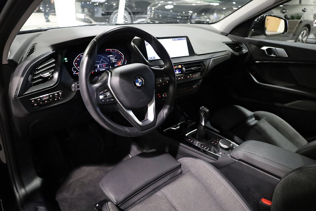 BMW 118I Sport line Navi PDC CarPlay Leasbar 2022