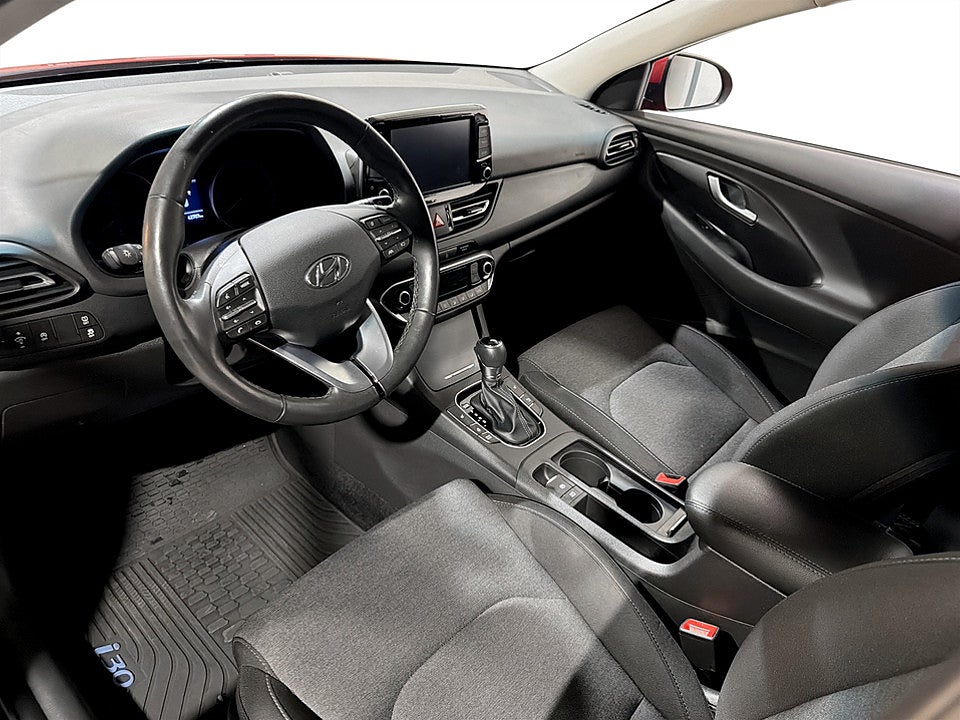 Bild på Hyundai i30 Essential 1.0 T-GDI Aut BACKSENSOR RATTVÄRME 120hk