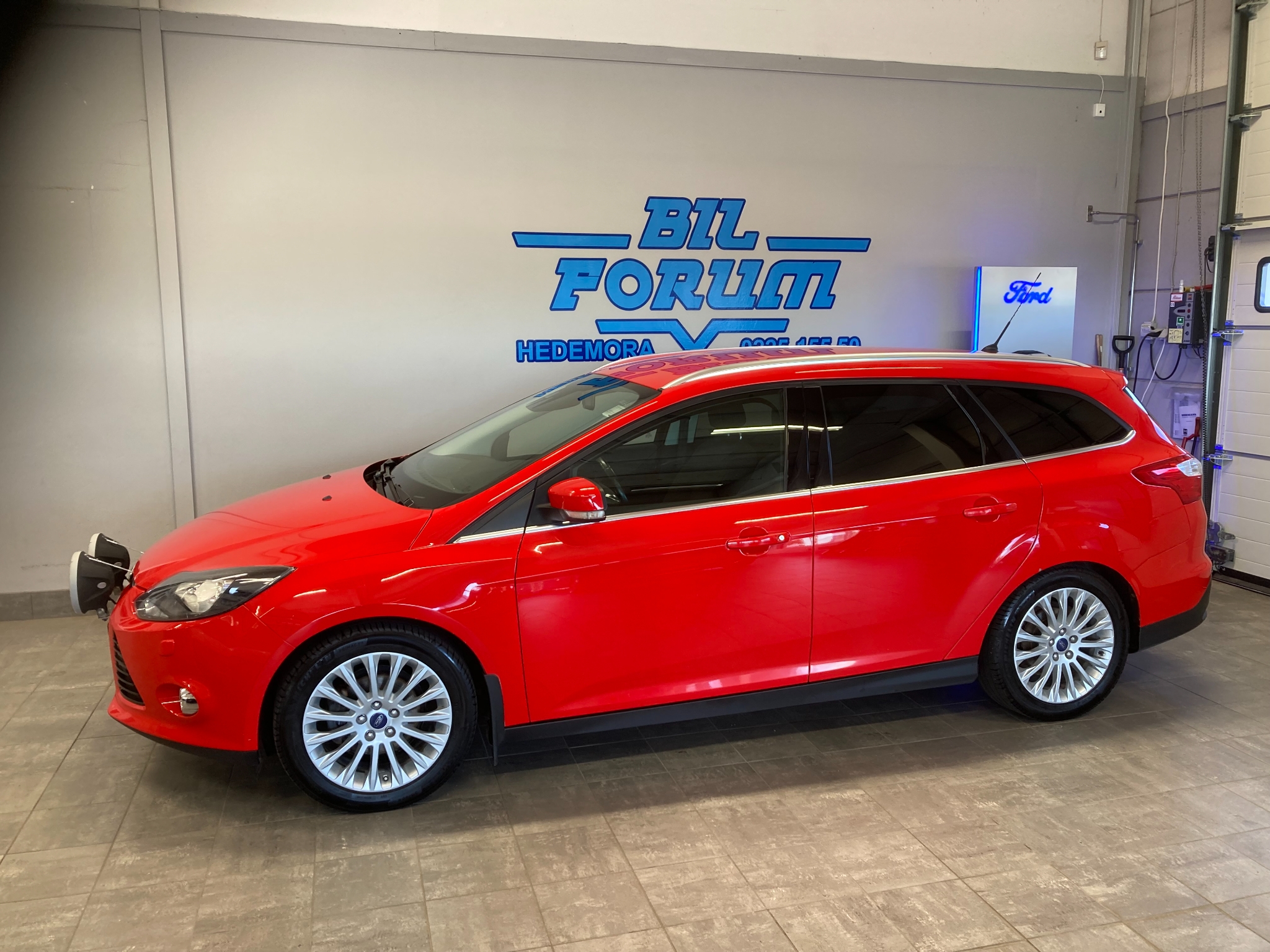 Ford Focus Kombi 1.6 TDCi 115hk Titanium, bild 2/19