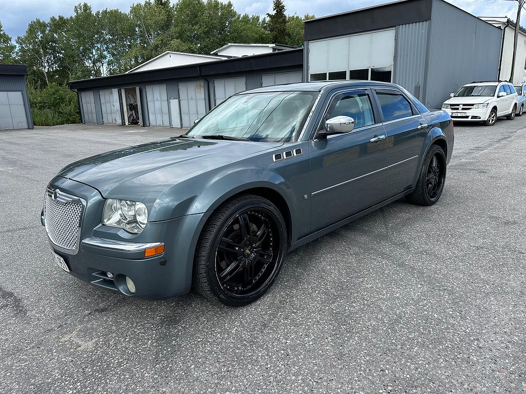 Chrysler 300C 5.7 V8 HEMI 345hk Skinn Taklucka Värmare 22tum