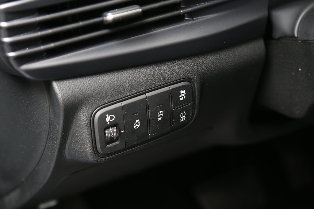 Hyundai i20 1,0 T-GDi MHEV 100hk Essential Aut CarPlay Kamera 2025