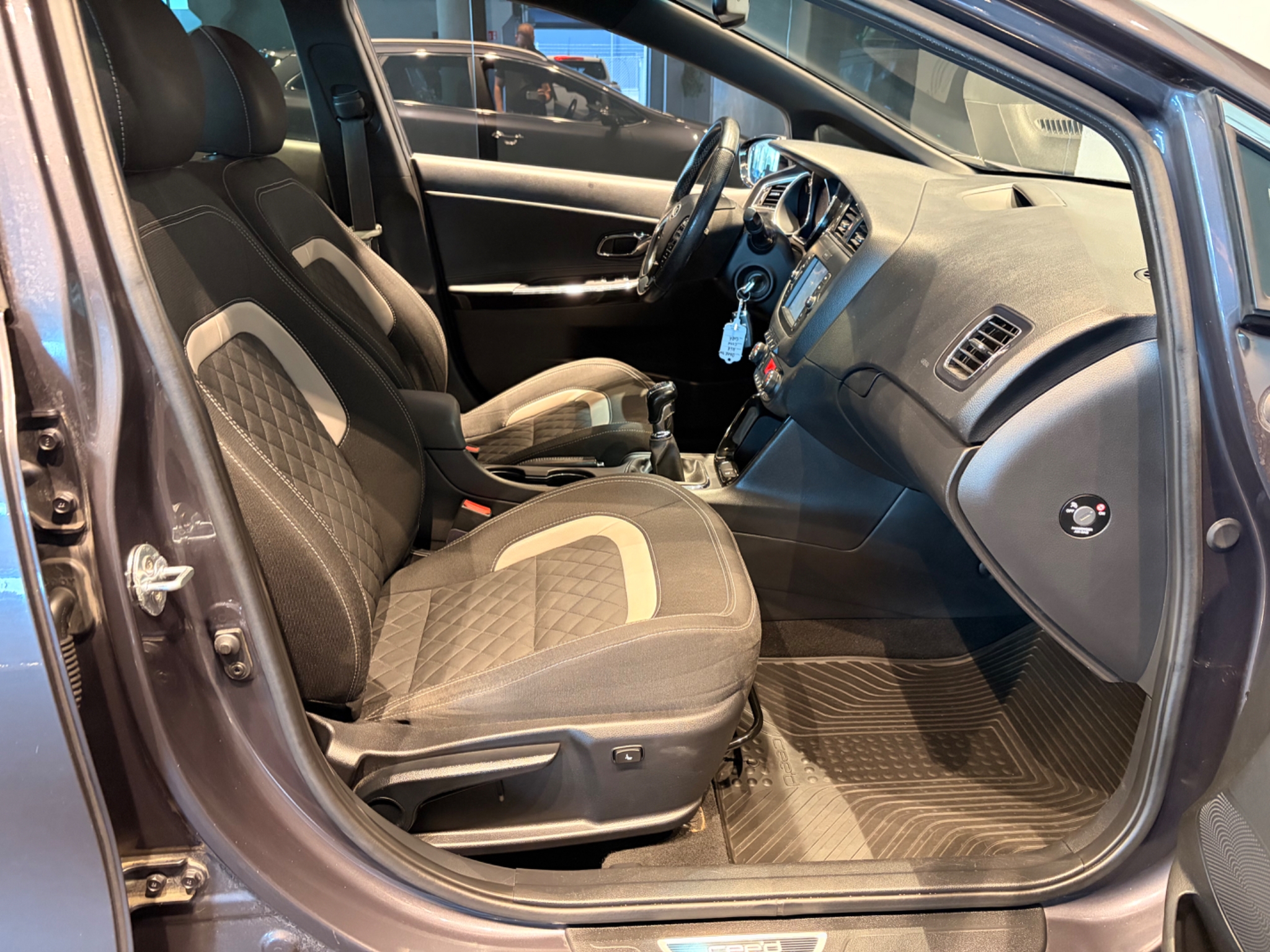 Kia Ceed 1.6 CRDi 2016, kuva 4/68