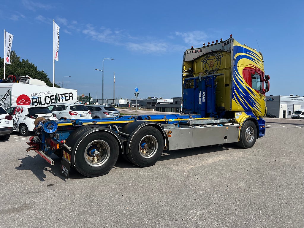 Scania R560 V8 6x4 Tandem, Lastväxlare