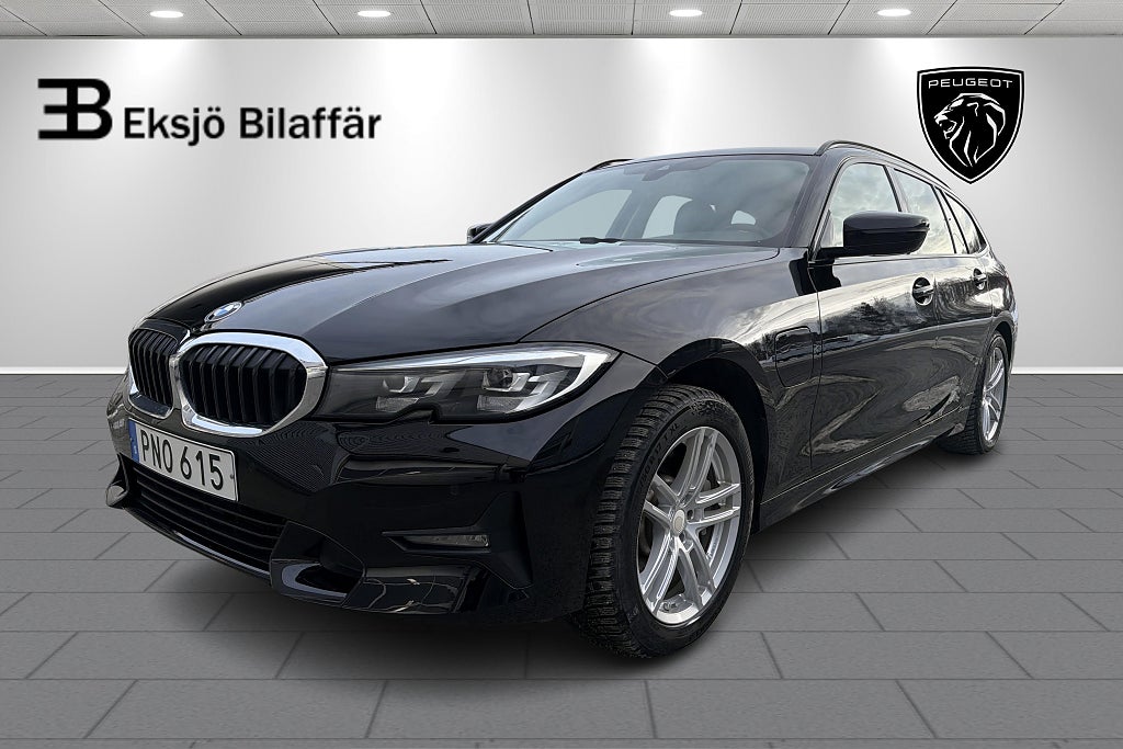 BMW 330e xDrive Touring Steptronic Sport Line *Drag,Värmare*