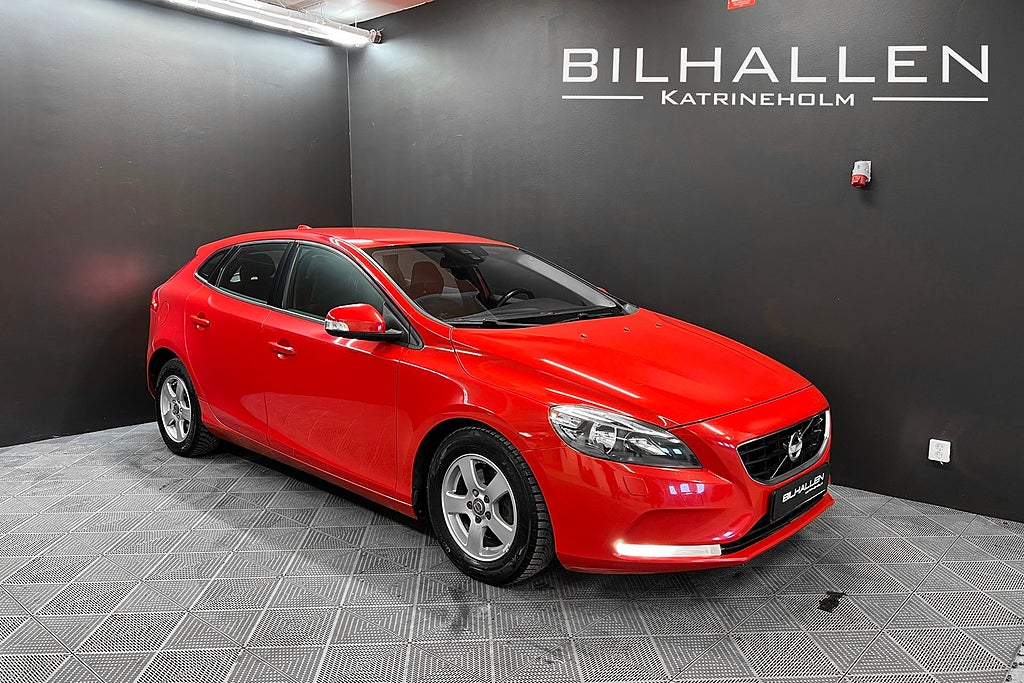 Volvo V40 D2 Kinetic Dragkrok D-Värmare P-Sensor Bak Ny Servad