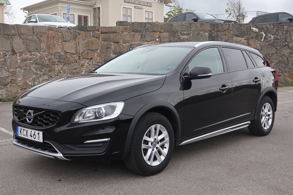 Volvo V60 Cross Country D4 190 hk Geartronic Momentum Euro 6 Drag/Värmare/Välv.