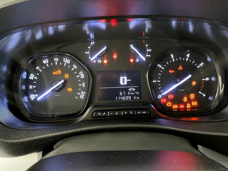 Bild på Peugeot Expert PRO+ 2,0 BHDi 145hk L2 P-SENSORER