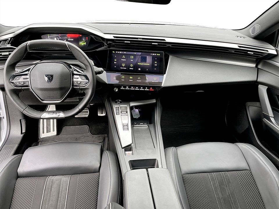 Bild på Peugeot 408 GT 1.2 PT 130hk Aut - B-KAMERA, CARPLAY