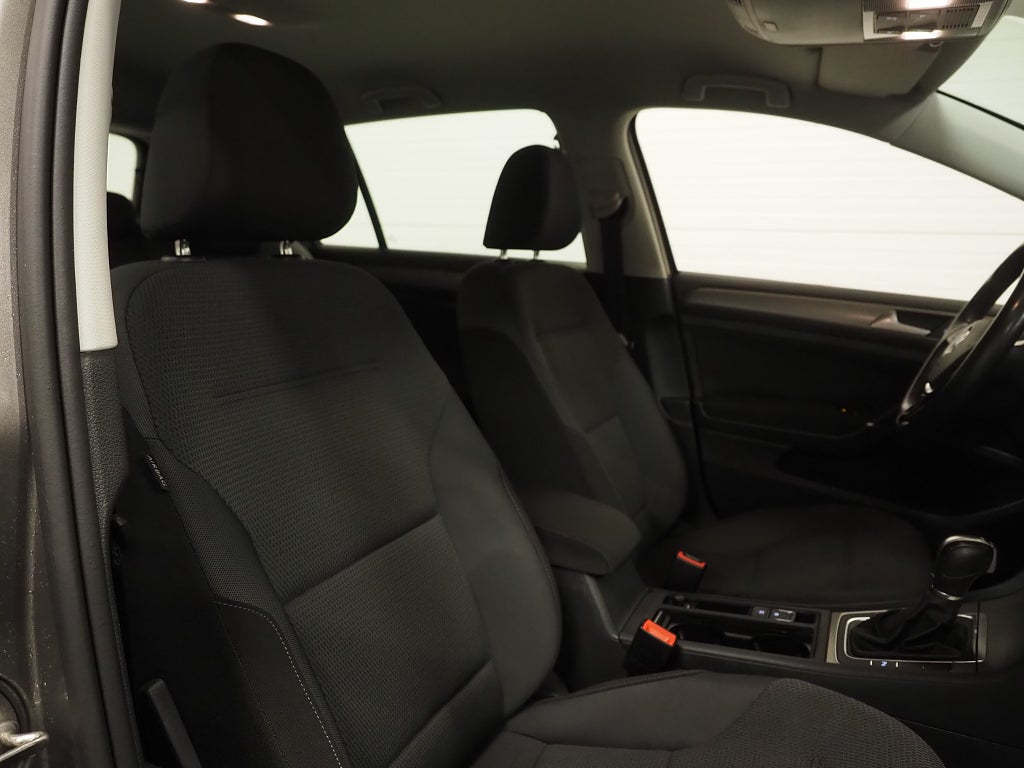 Volkswagen Golf 5-dr 1.6 TDI DSG D-värm B-kamera Drag 2017