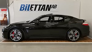 Porschen har en V8-motor på 430 hästkrafter. 