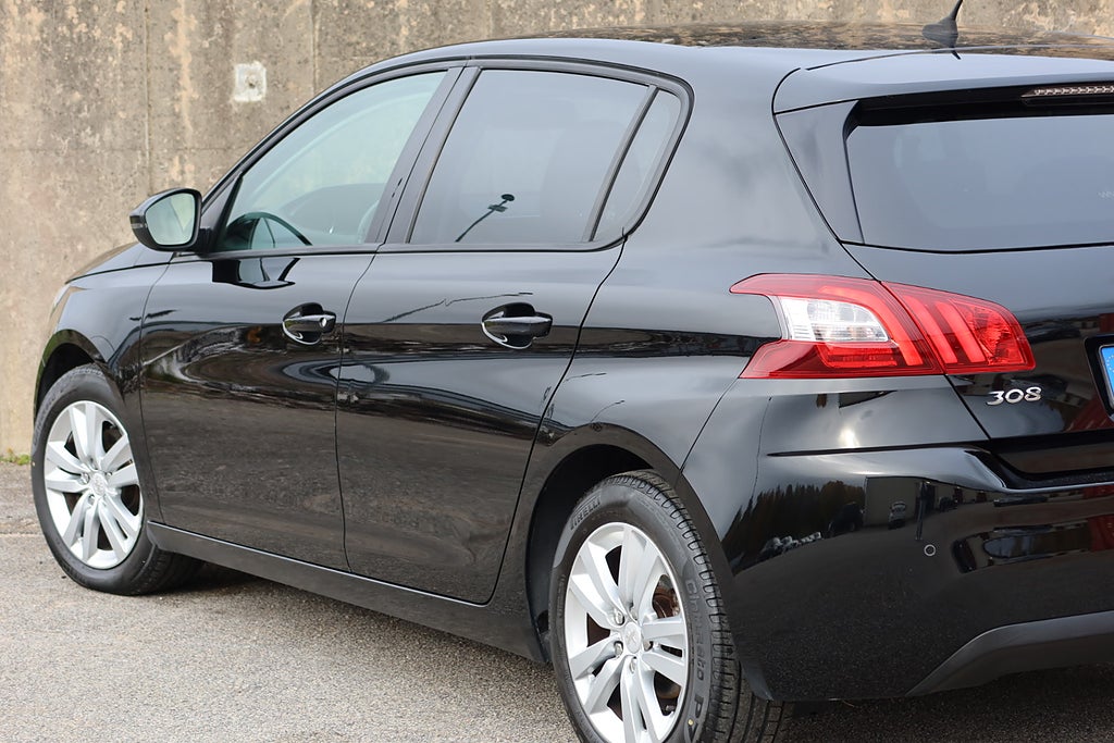 Peugeot 308 1.6 125hk Panorama GPS 756kr Årskatt Låga Mil