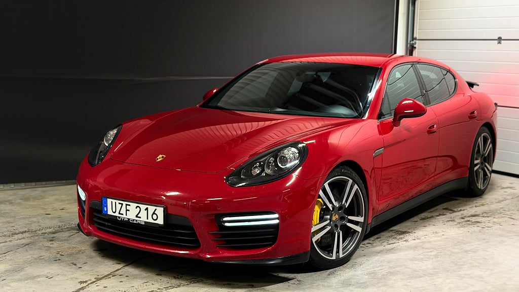Porsche Panamera GTS PDK GTS / Luftfjädring / Sport chrono / keramiska