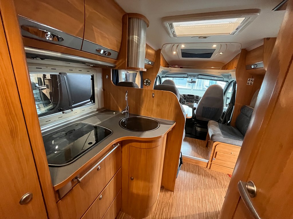 Adria Coral 670 SL /B-körkort/Solcell/Långbädd/Garage - Adria