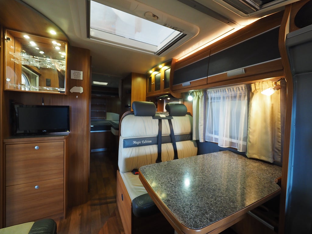 Dethleffs Black Magic Edition Låga Långbäddar I ALDE I Solcell I BM T 001