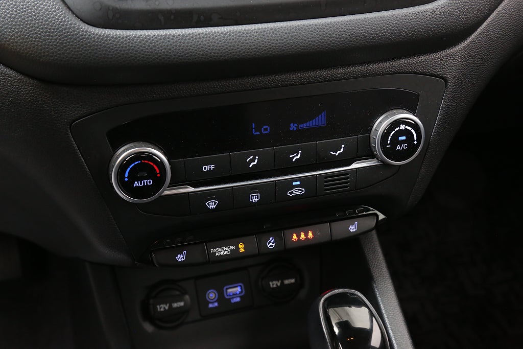 Hyundai i20 1,4 100hk Premium Automat P-sensor Bluetooth 2016