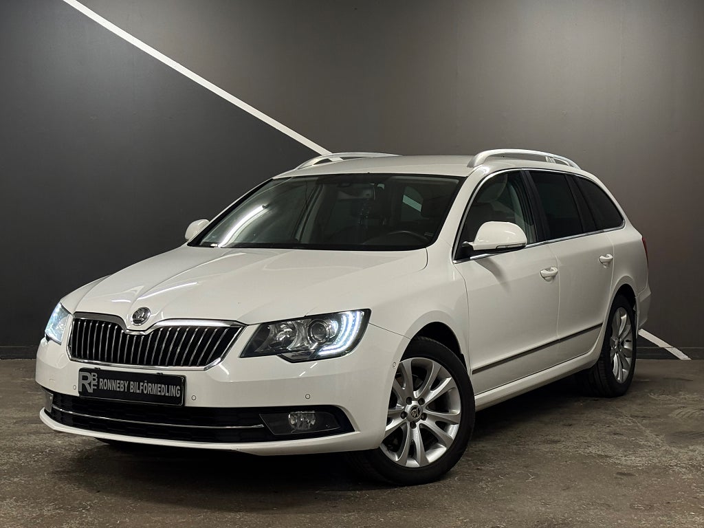 Skoda Superb Kombi 2.0 TDI 4x4 Elegance 1Ägare/ DRAG