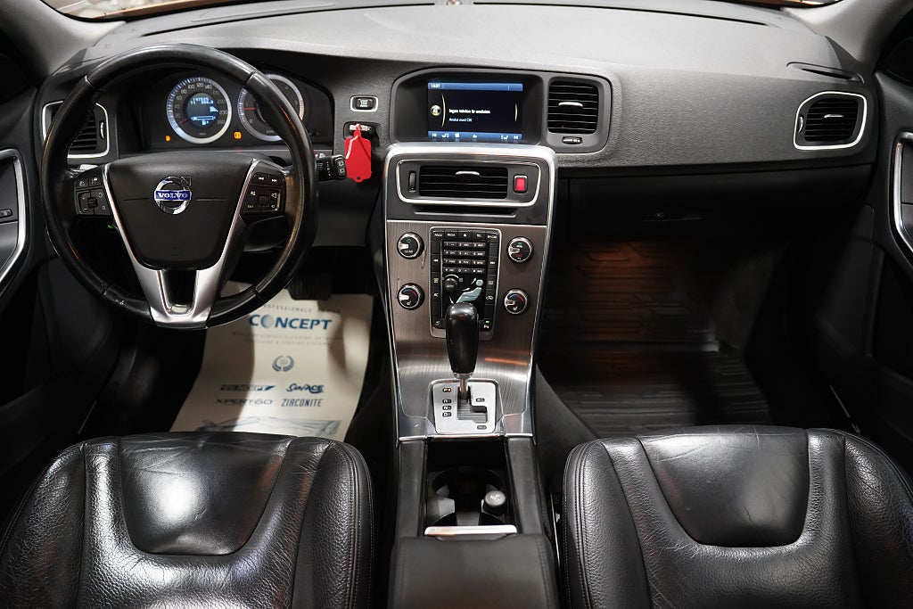 Volvo V60 Polestar Optimering D5 224hk Summum D-värmare Skinn BT