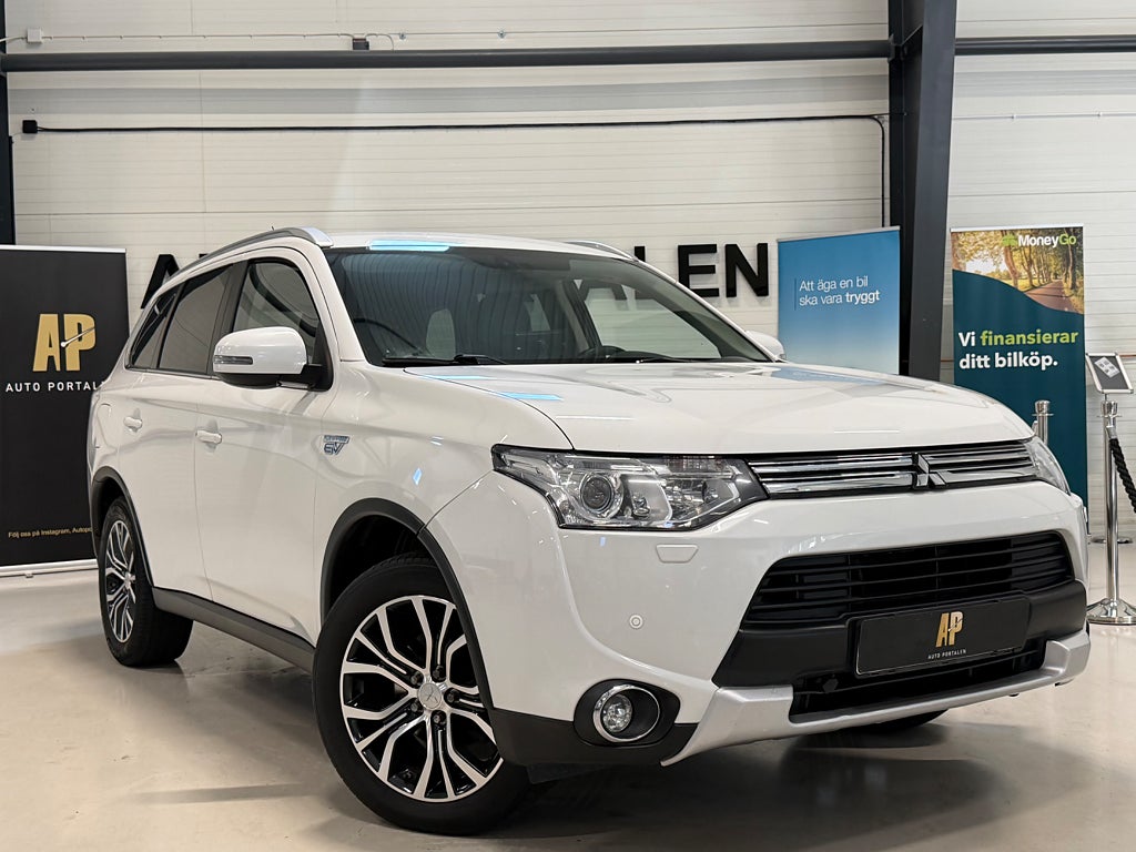 Mitsubishi Outlander PHEV CVT 4WD Business | Dragkrok | Navi, Skinn